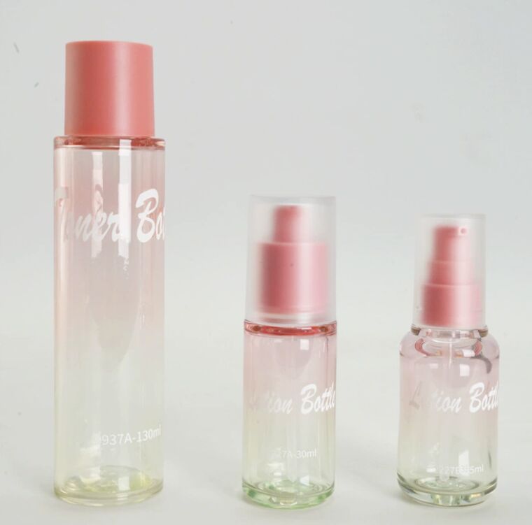 Recyclable plastic packaging bottle manufactured to support circular economy initiatives and reduce environmental impact